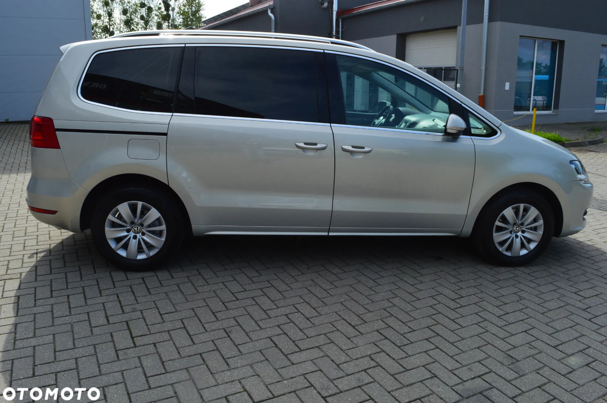 Volkswagen Sharan 2.0 TDI DSG BlueMotion Technology Comfortline - 9