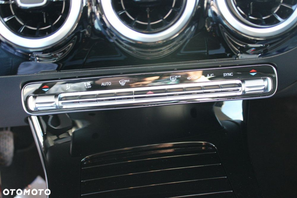 Mercedes-Benz CLA - 25