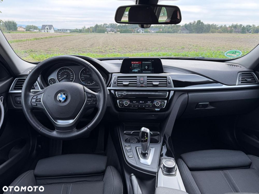 BMW Seria 3 320i xDrive Sport Line - 13