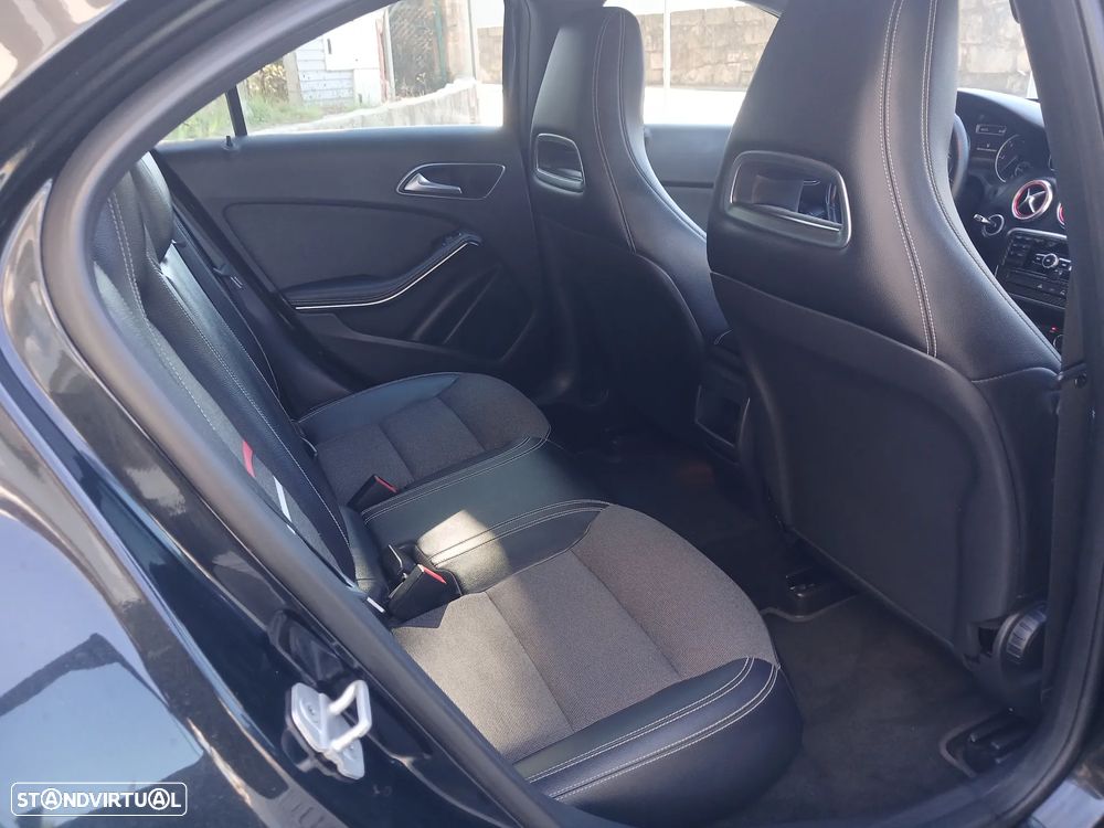 Mercedes-Benz A 180 CDI AMG Line - 12