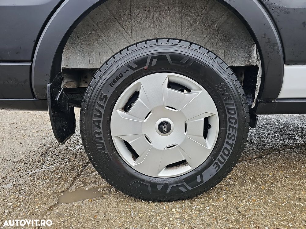 Ford Transit Van - 11