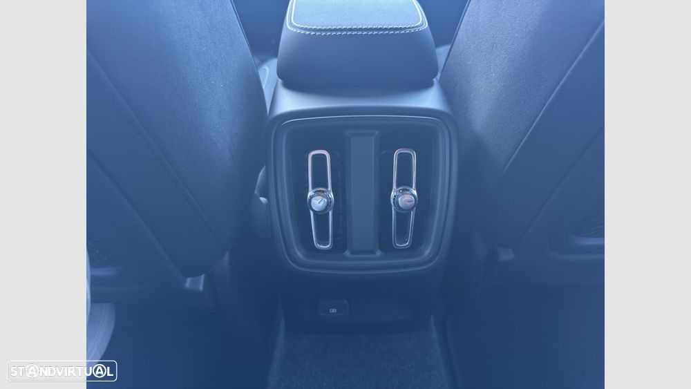 Volvo EX40 82 kWh Single Motor Extended Range Black Edition - 17