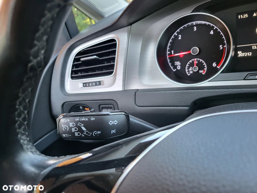 Volkswagen Golf - 22