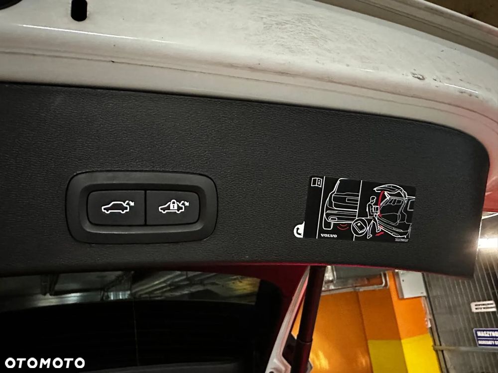 Volvo XC 40 T5 AWD Momentum - 12