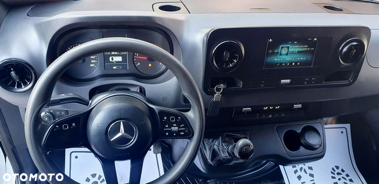 Mercedes-Benz Sprinter - 26
