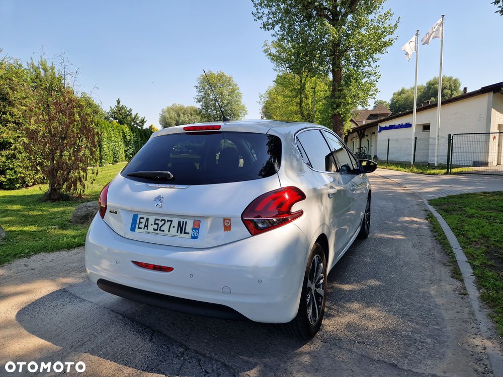 Peugeot 208 - 11