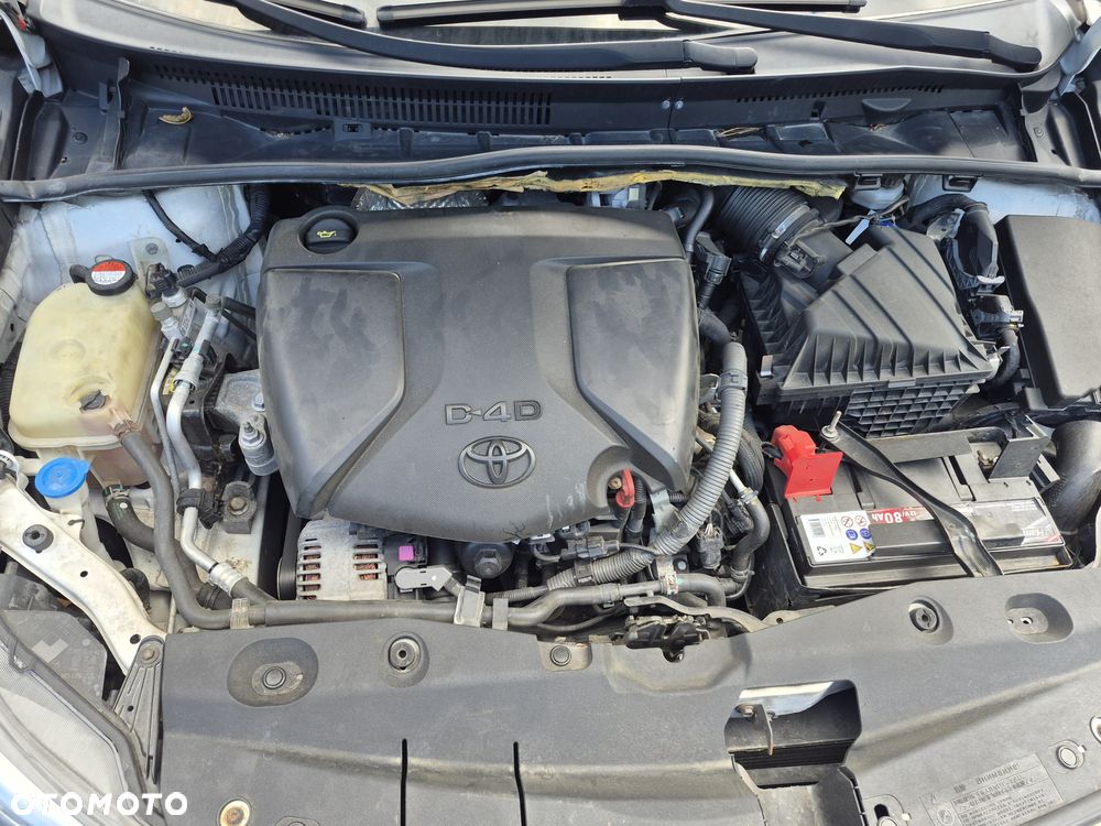 Toyota Avensis - 8
