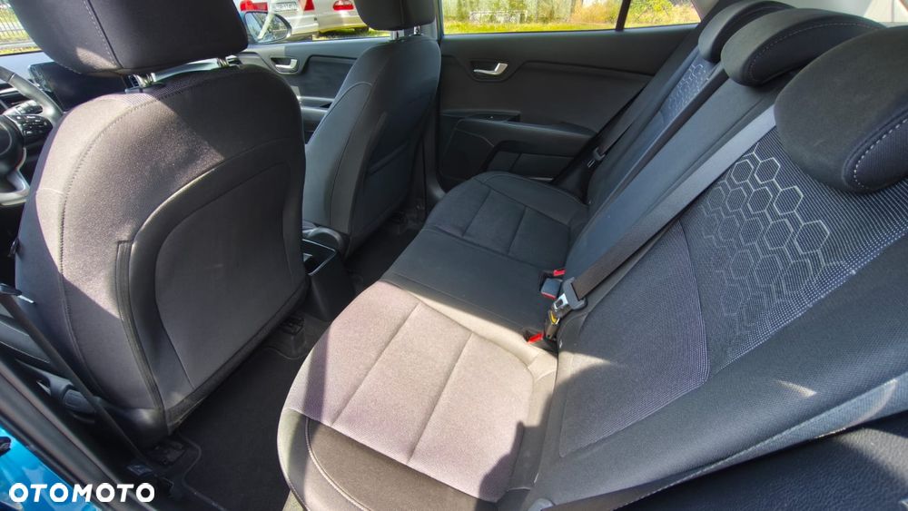 Kia Rio - 12