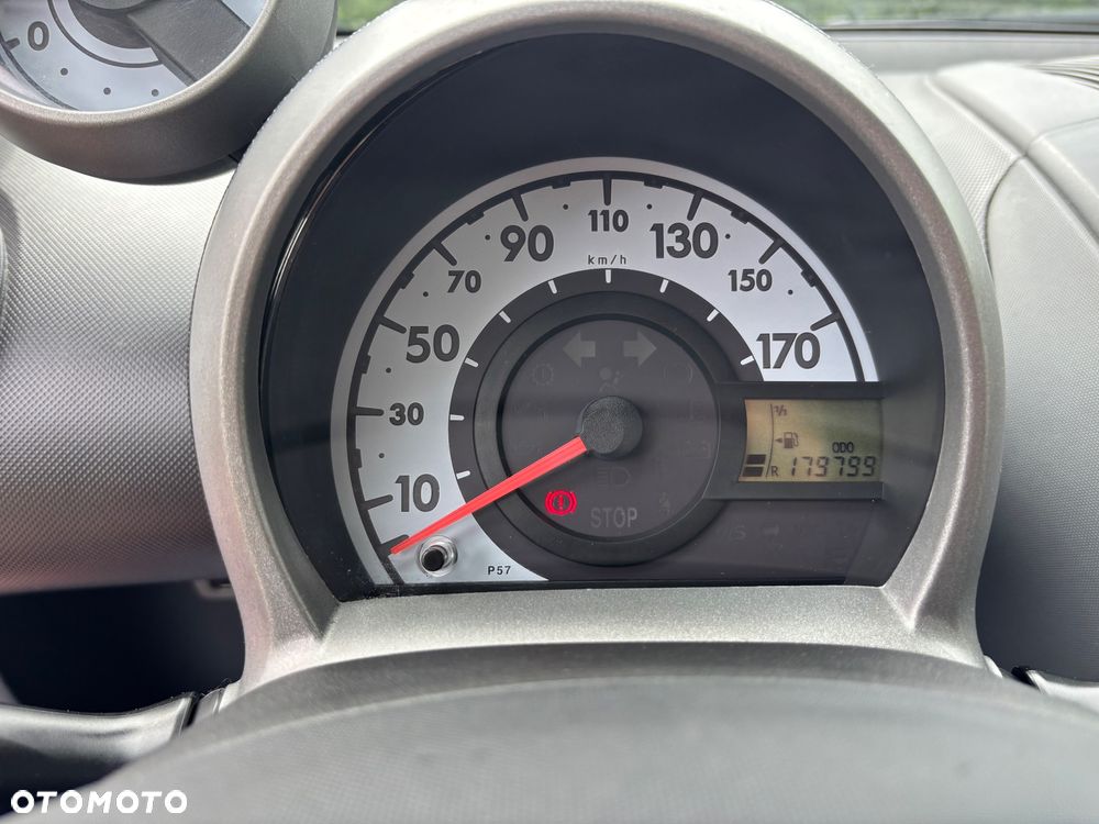 Peugeot 107 70 Street Racing - 16