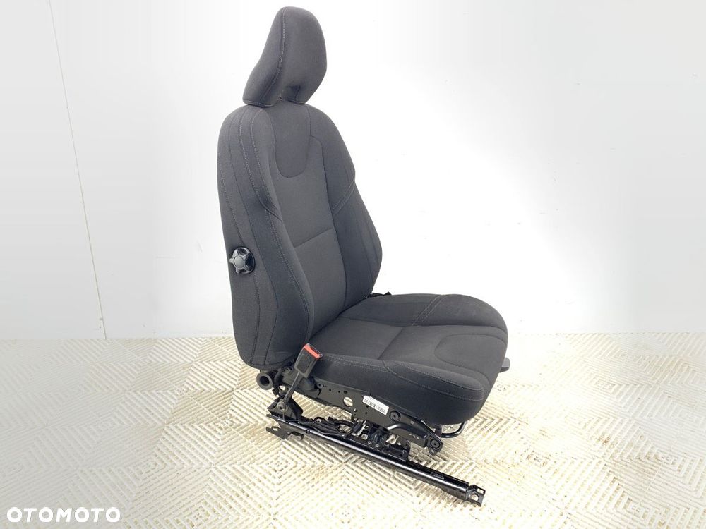 FOTEL LEWY PRZÓD - 269.00 PLN - VOLVO V40 liftback (525, 526) 2012 - 2022 T3 GTDi 110 kW [150 KM] - 3