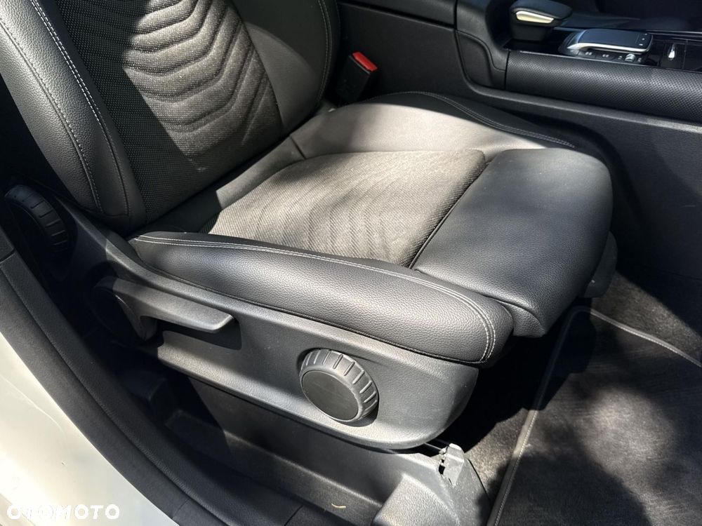 Mercedes-Benz GLA - 23