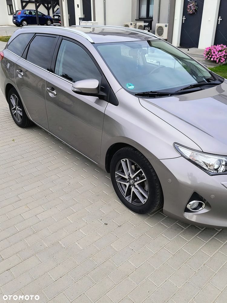 Toyota Auris 1.6 Valvematic Edition - 1