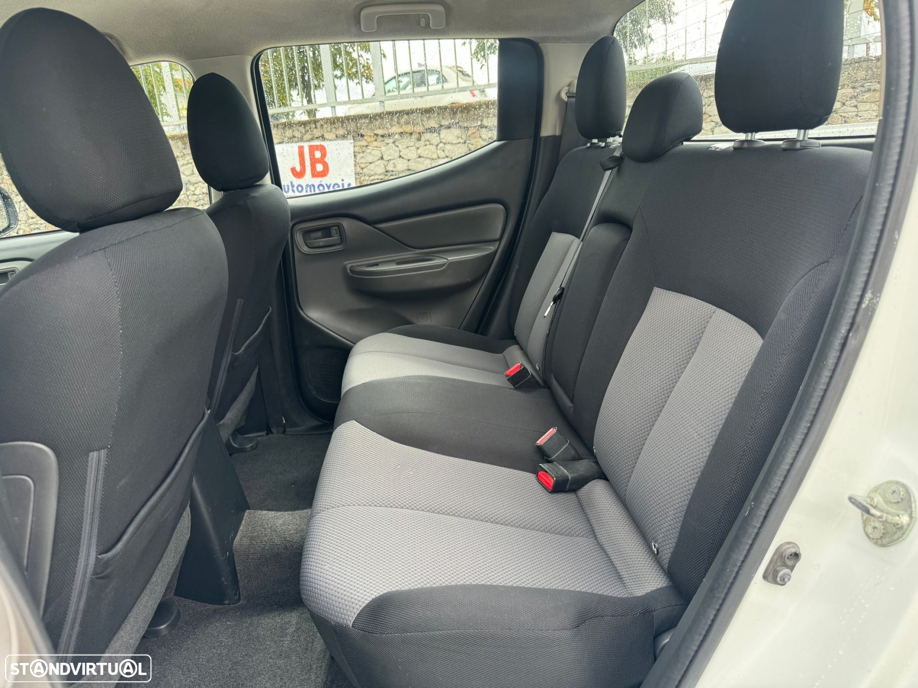 Mitsubishi L200 2.4 DI-D CD Invite 4WD - 13