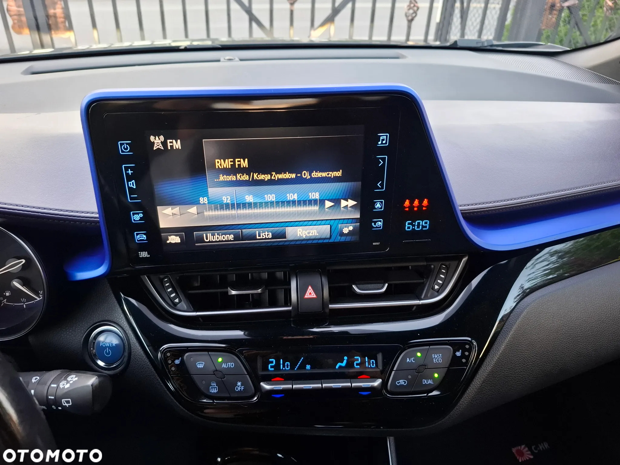 Toyota C-HR 1.8 Hybrid Neon Lime powered by JBL - 17