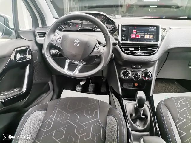 Peugeot 2008 1.5 BlueHDi Signature - 7