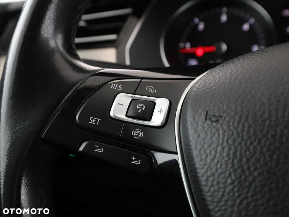 Volkswagen Passat Variant 2.0 TDI (BlueMotion Technology) Highline - 34