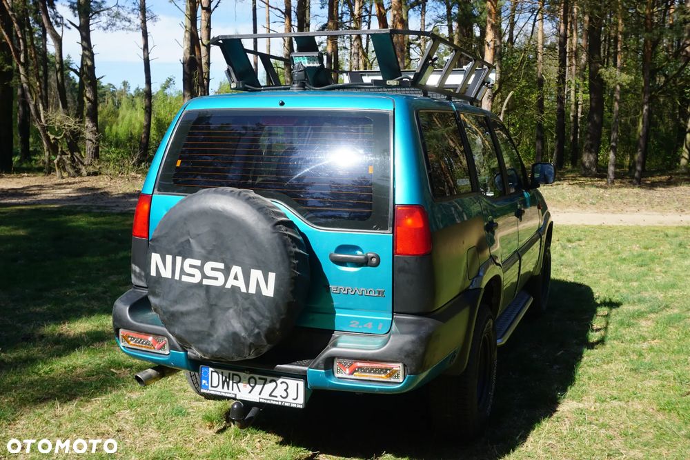 Nissan Terrano 2.4 SR - 22