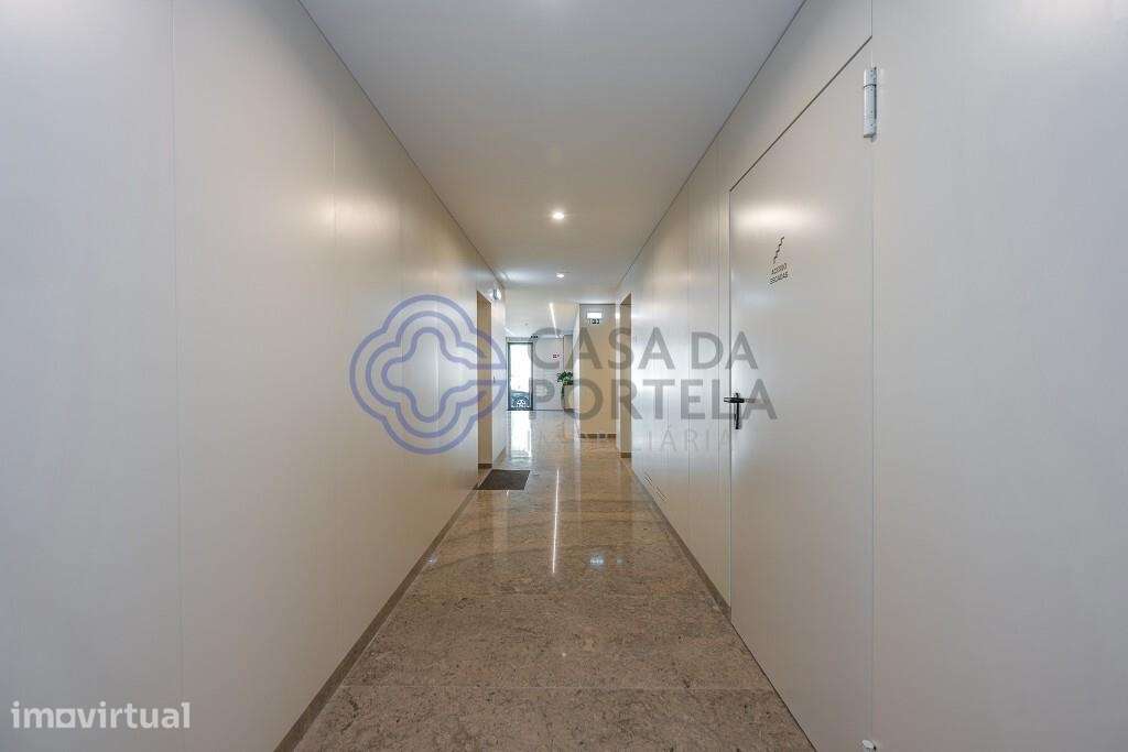 T1 5★ para venda com terraço e garagem a 180 m da praia, em Espinho - Grande imagem: 3/51