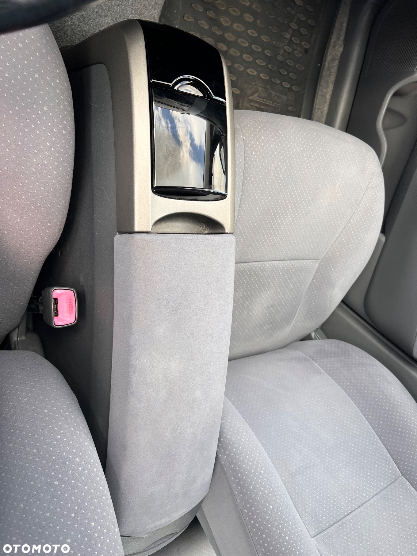 Toyota Prius (Hybrid) Executive - 23