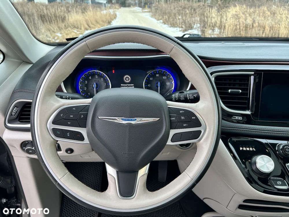 Chrysler Pacifica - 8