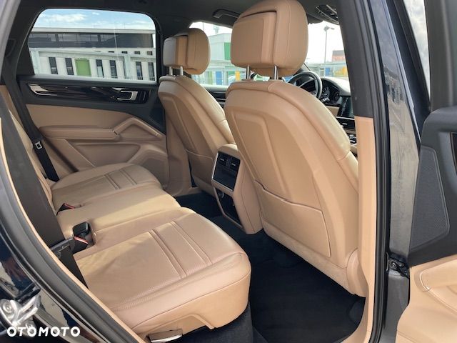 Porsche Cayenne - 22