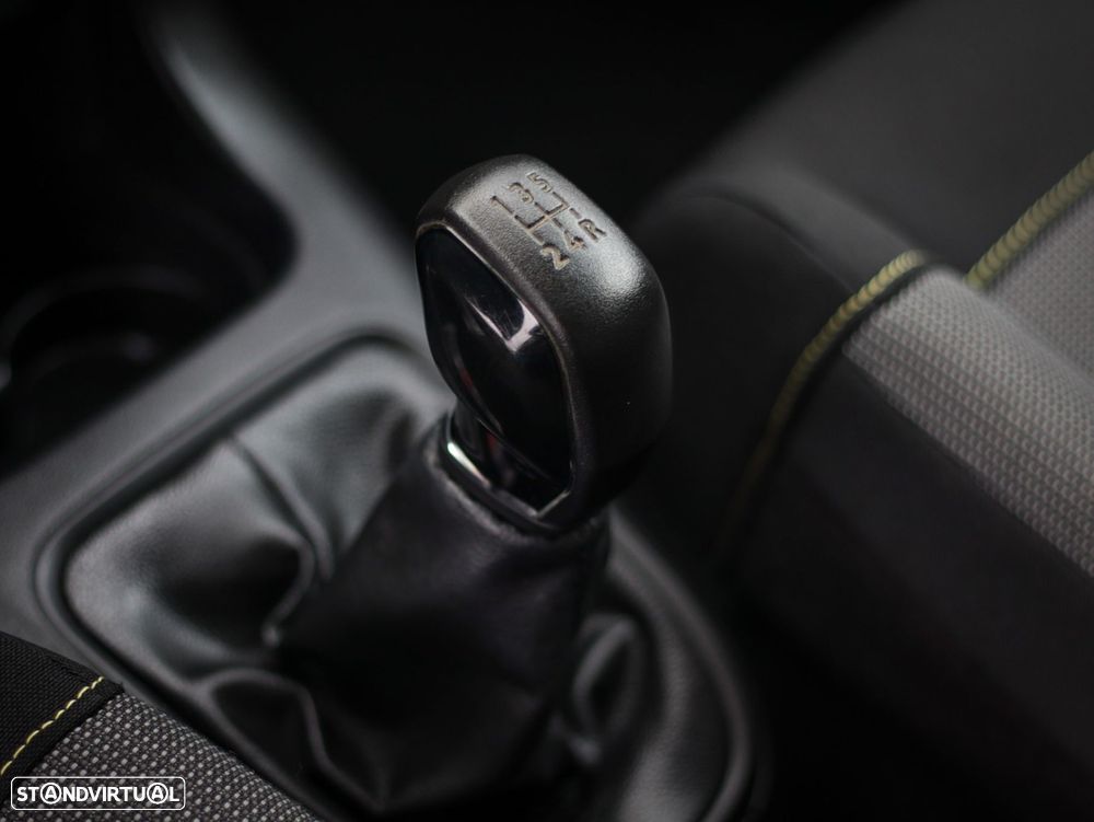 Citroën C3 1.2 PureTech Shine - 33