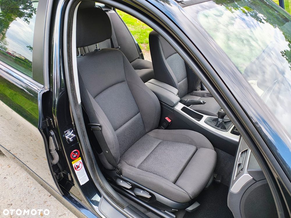 BMW Seria 3 318i - 14
