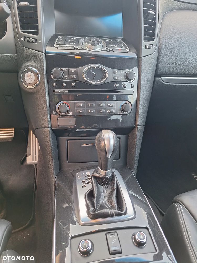 Infiniti FX FX30d S - 9