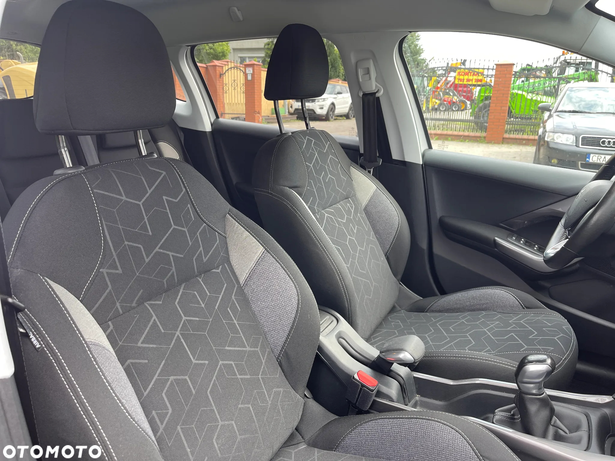 Peugeot 2008 1.2 Pure Tech Style - 13