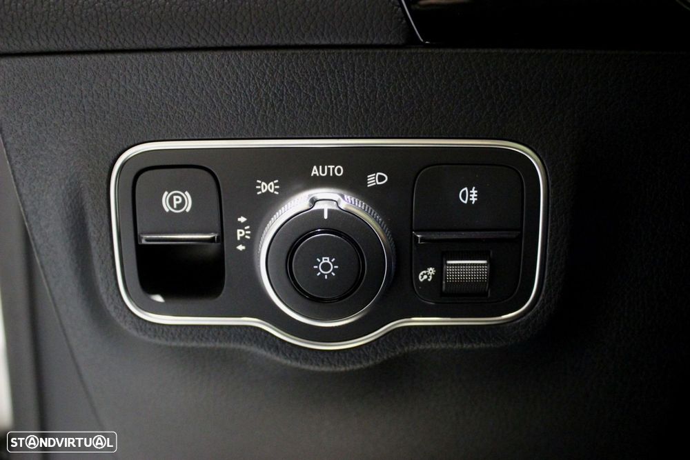 Mercedes-Benz GLA 180 d AMG Line - 16
