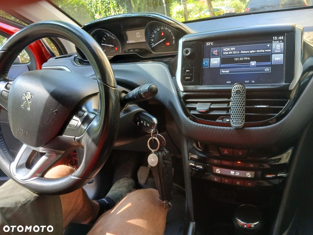 Peugeot 2008 1.2 Pure Tech Allure S&S - 12