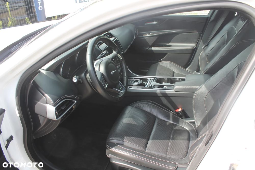 Jaguar XE 20d R-Sport - 9