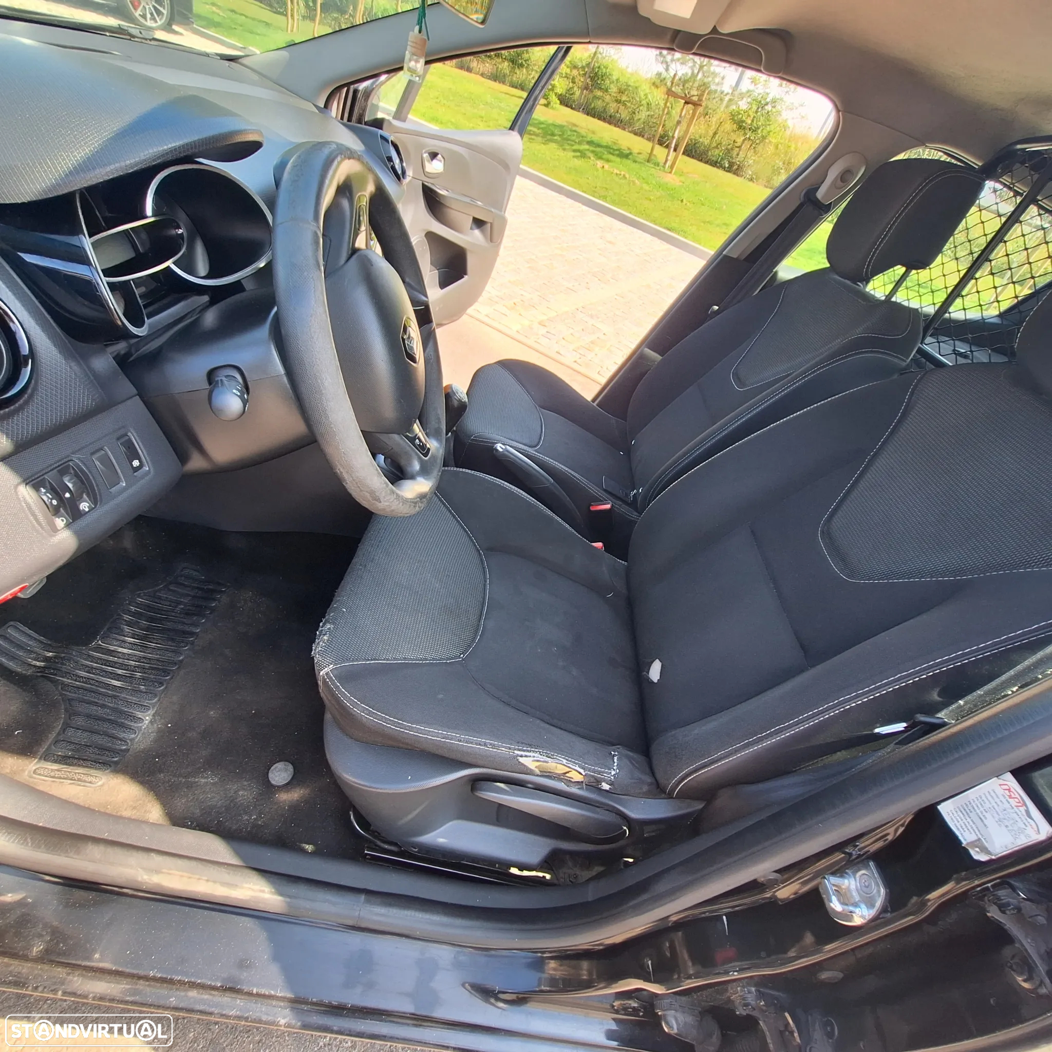 Renault Clio - 25