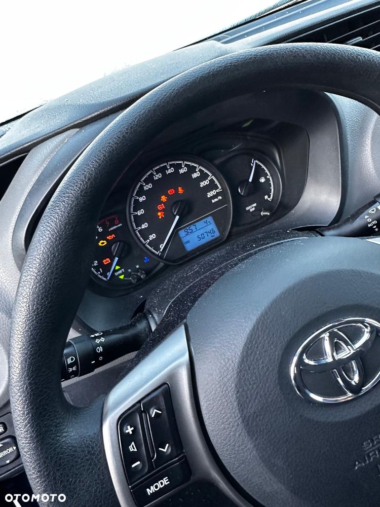 Toyota Yaris 1.0 VVT-i - 10