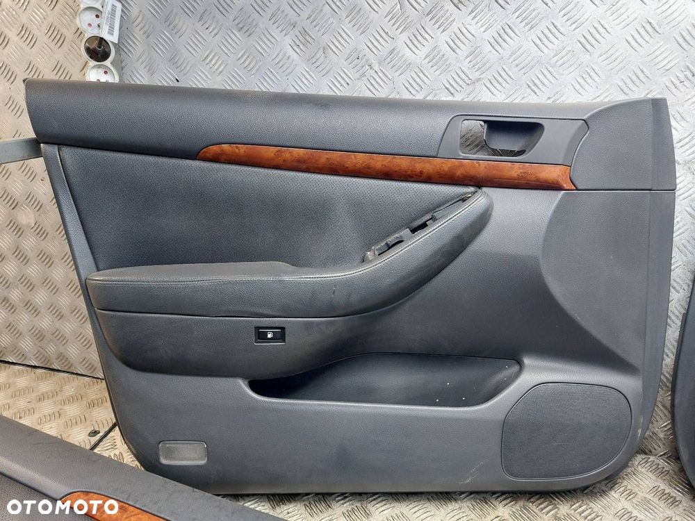 BOCZEK BOCZKI DRZWI KOMPLET TOYOTA AVENSIS T25 KOMBI - 2