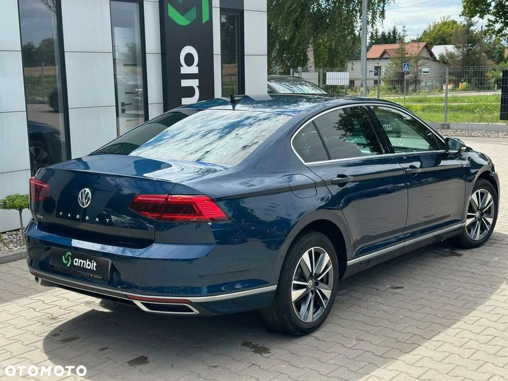 Volkswagen Passat - 8