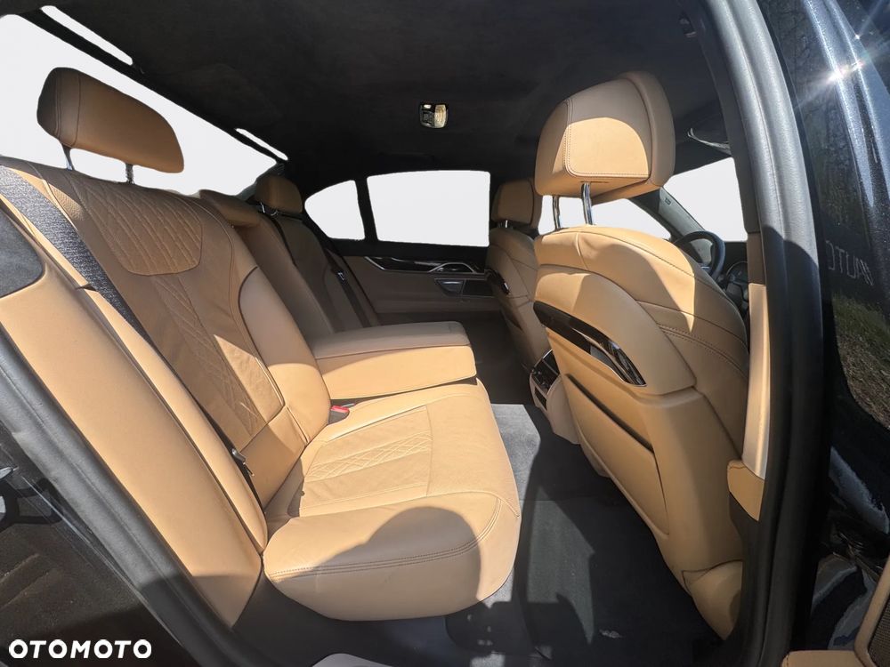 BMW Seria 7 740d xDrive - 27