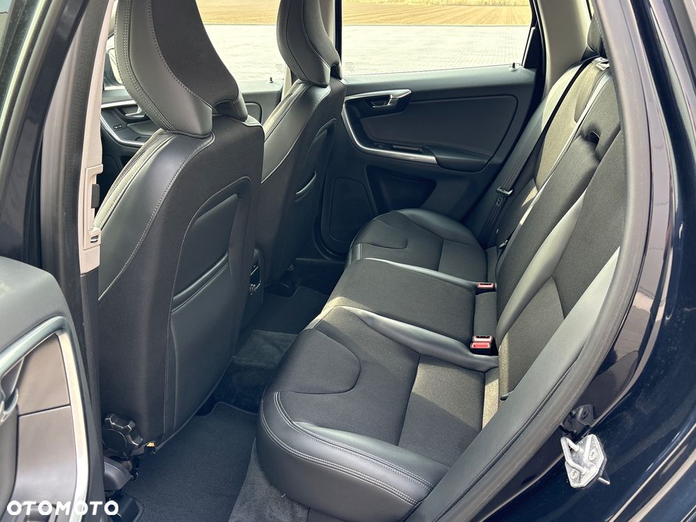 Volvo XC 60 D3 Geartronic Momentum - 25