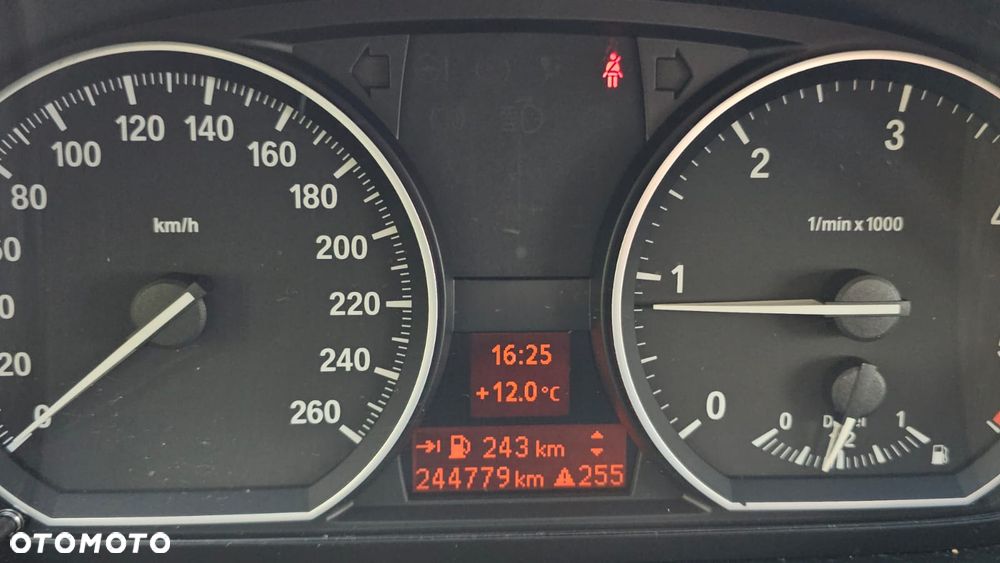 BMW Seria 1 120d DPF - 12