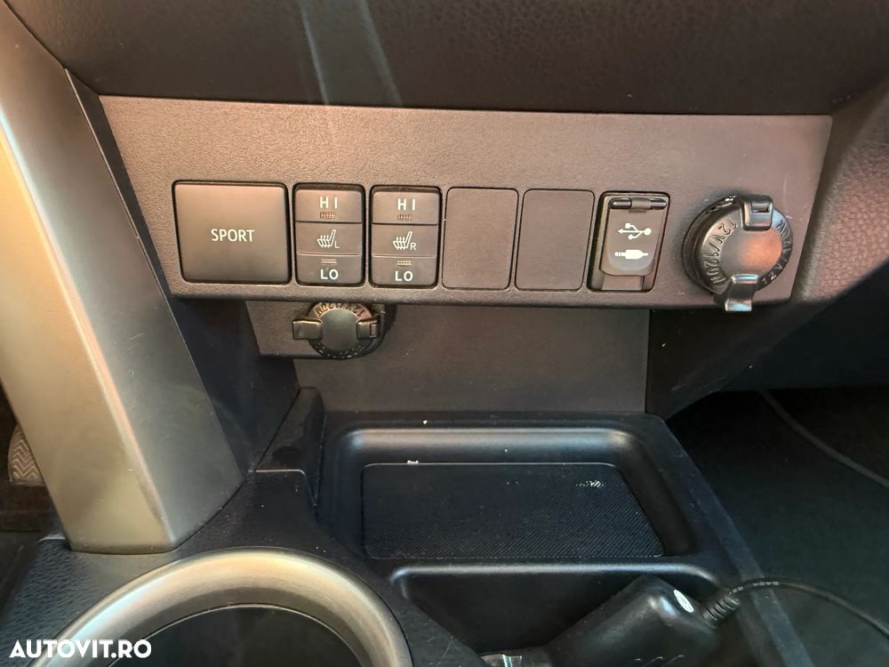 Toyota RAV4 2.2 D-4D 4WD Luxury - 18