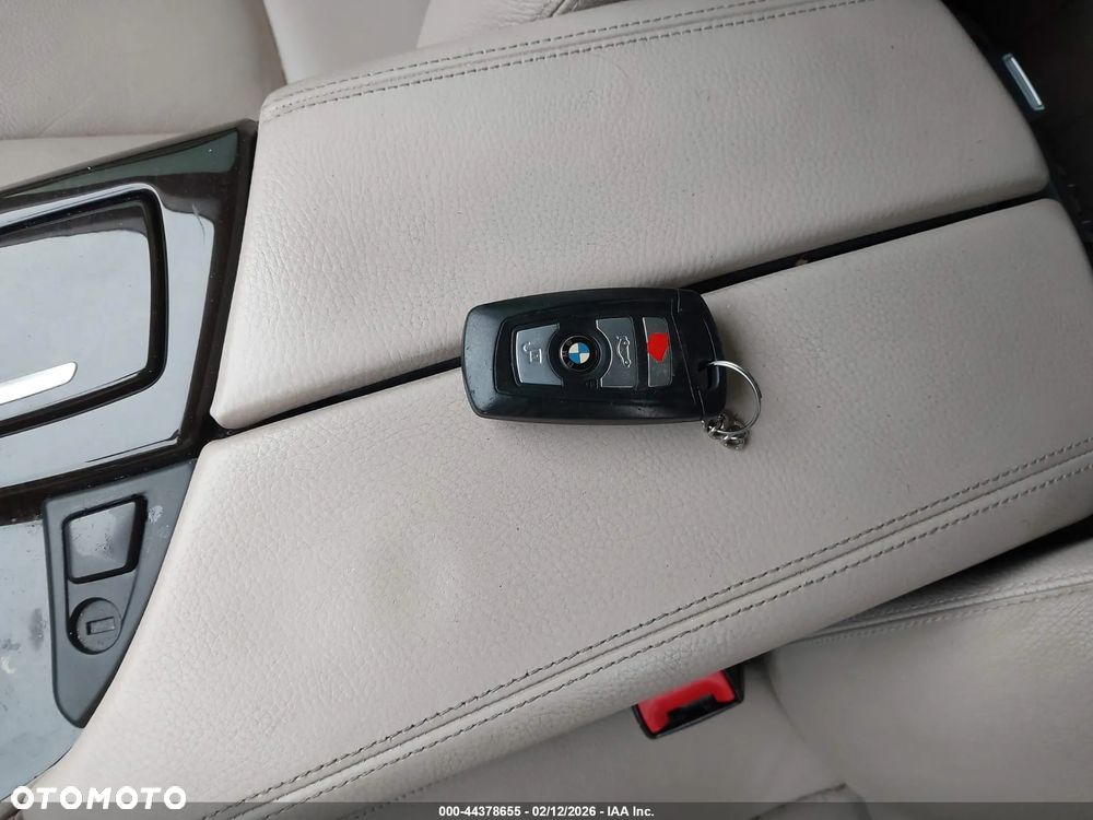 BMW Seria 5 528i xDrive - 26