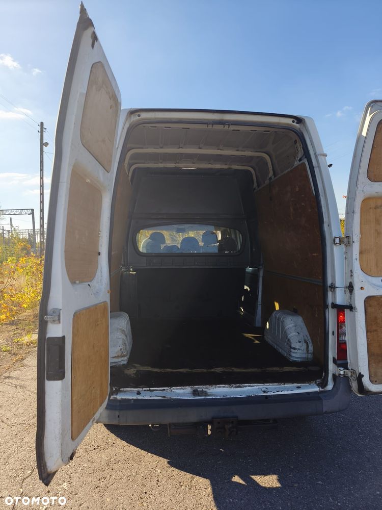 Ford Transit 350L Trend FWD - 11