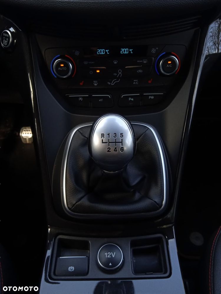 Ford Kuga 1.5 EcoBoost 2x4 ST-Line - 28