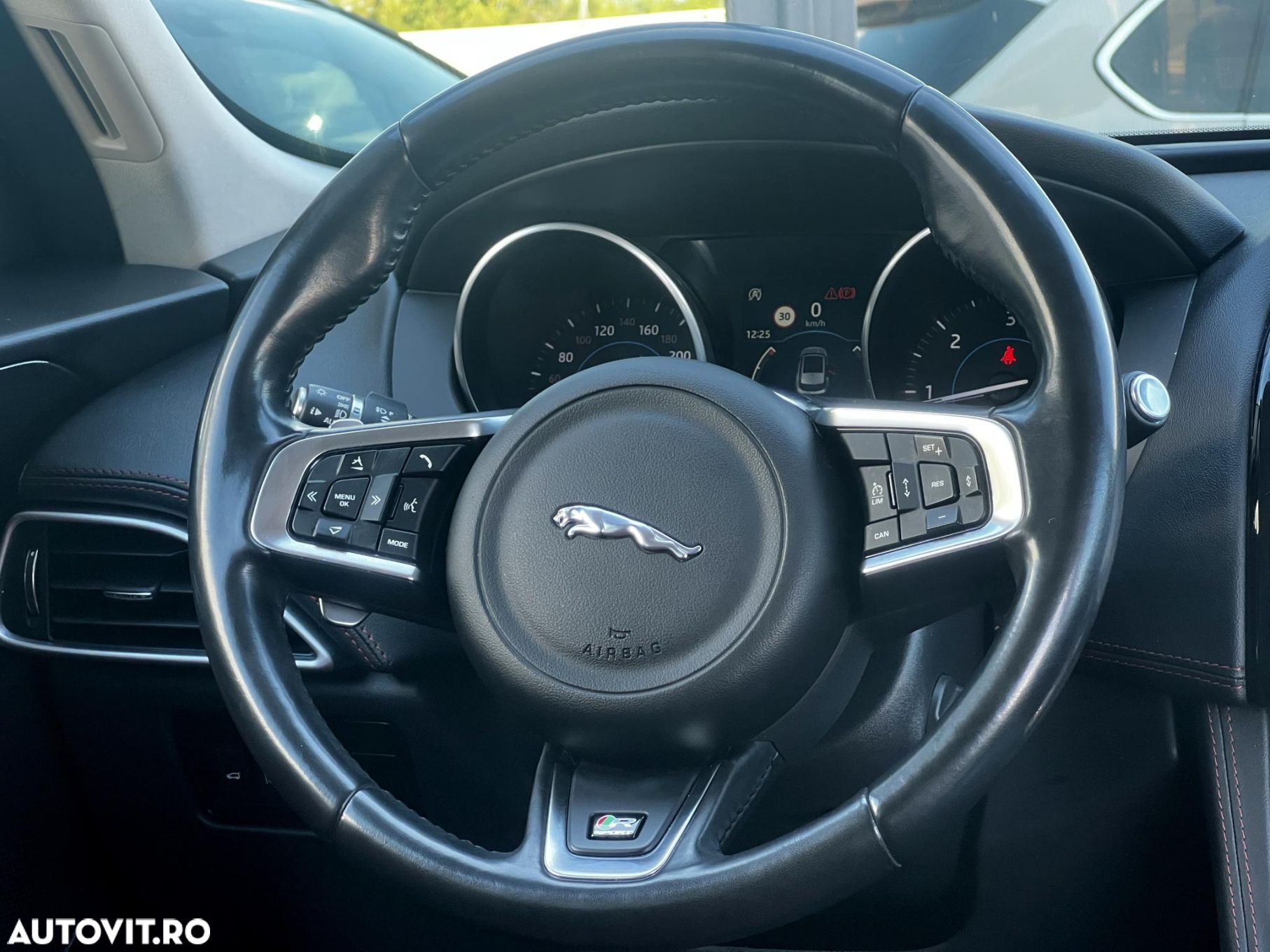 Jaguar F-Pace 20d AWD R-Sport - 11