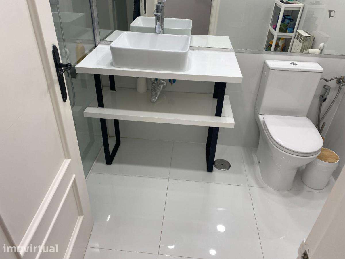 Quarto - localizado em Setubal - Grande imagem: 4/6