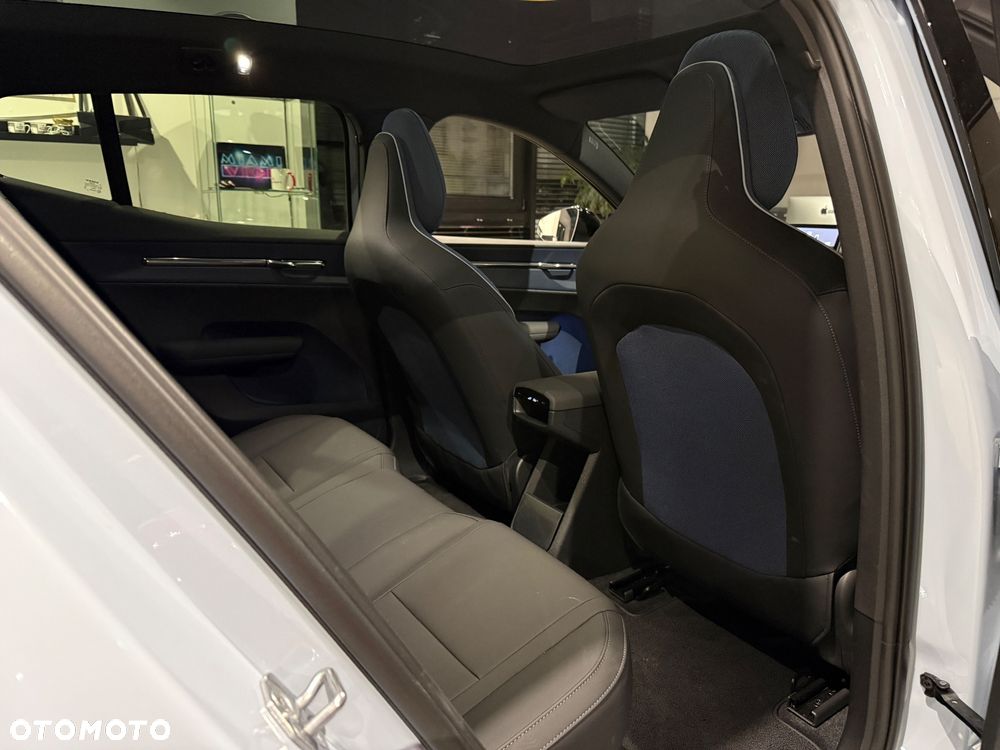Volvo EX30 Twin Motor Performance AWD Plus - 18