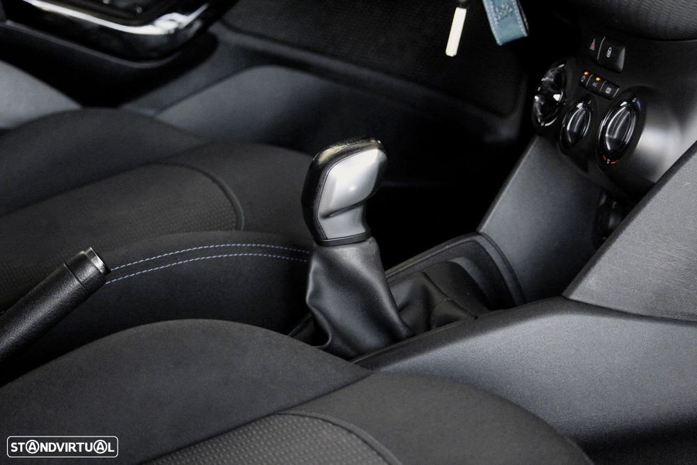 Peugeot 208 1.2 PureTech Style - 21