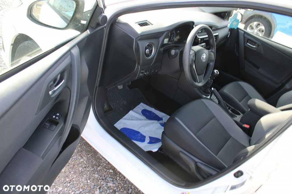 Toyota Auris - 13