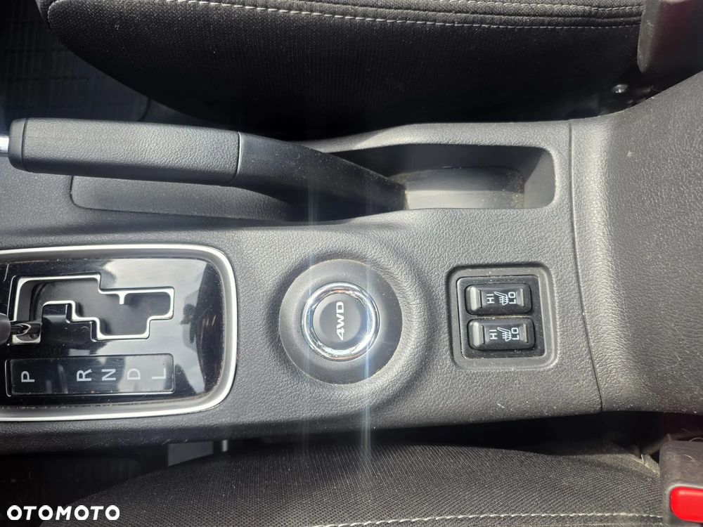 Mitsubishi Outlander 2.2 DI-D 4WD Automatik Instyle - 13