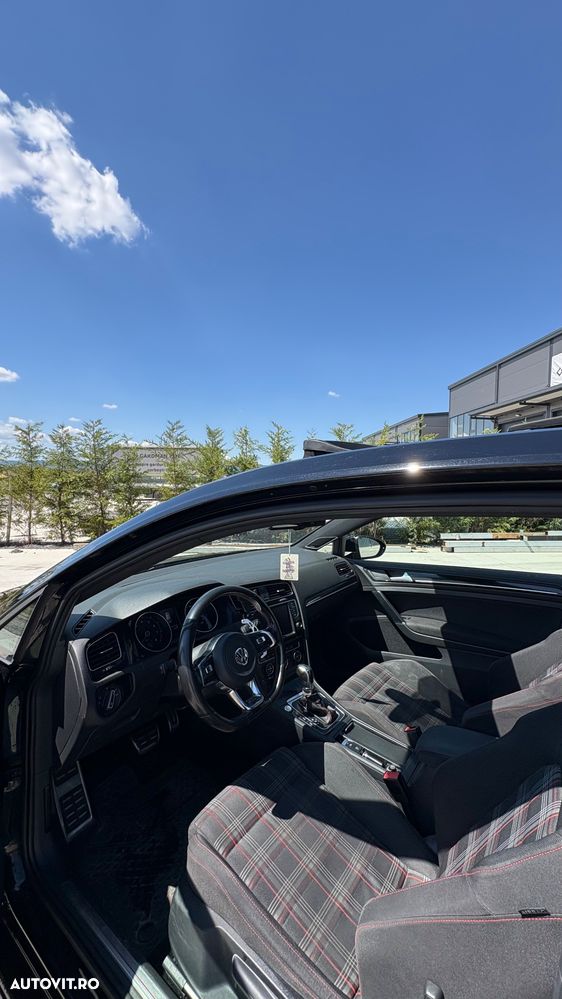 Volkswagen Golf - 10